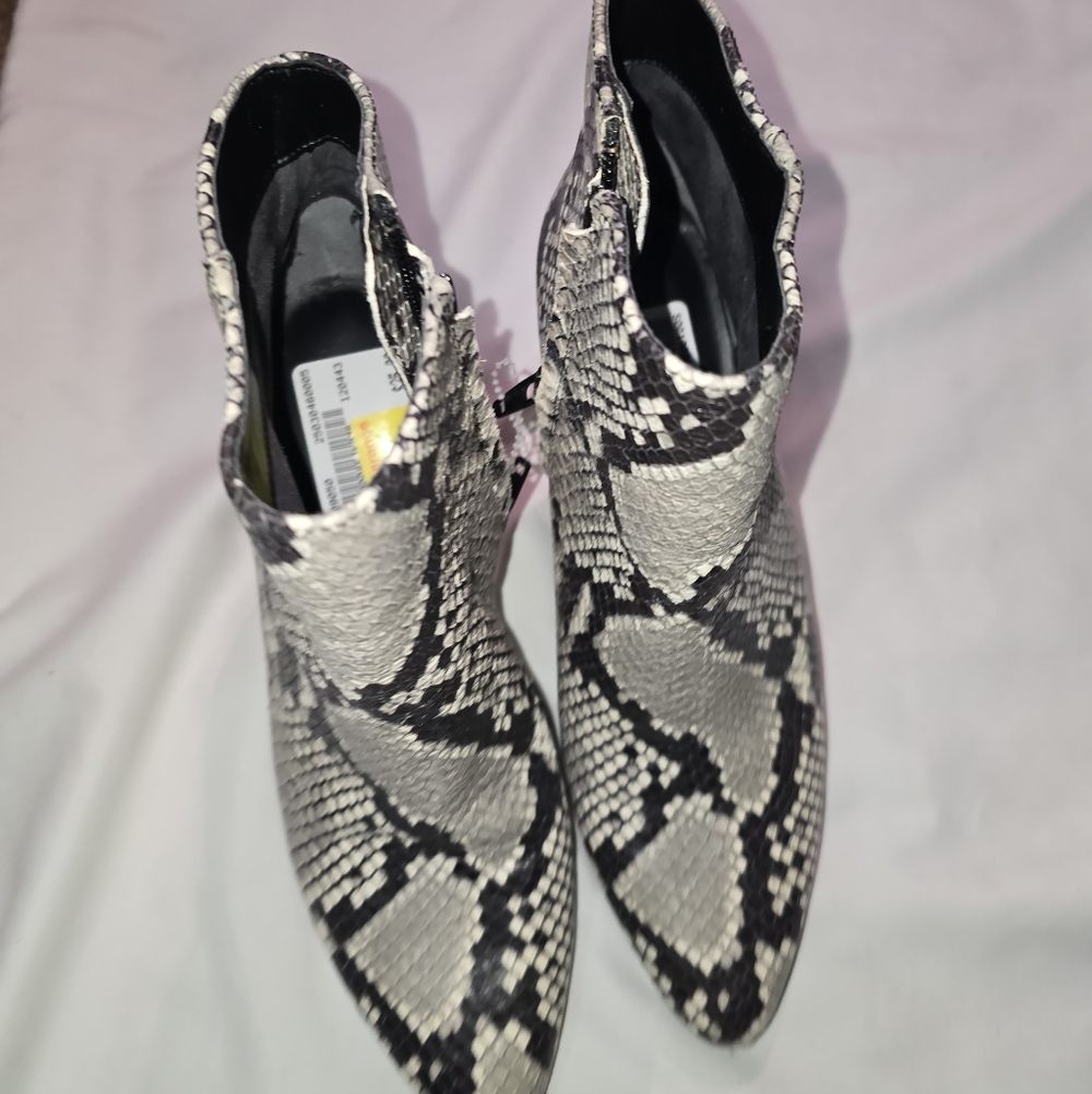 STEEVE MADDEN Snakeskin Ankle Boots